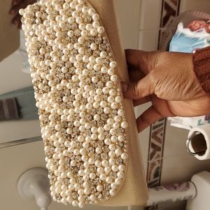 cluch  in gold  and  pearl